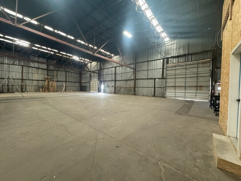 More Photos Of 1014 E Draper Pky, Draper Warehouse For Lease