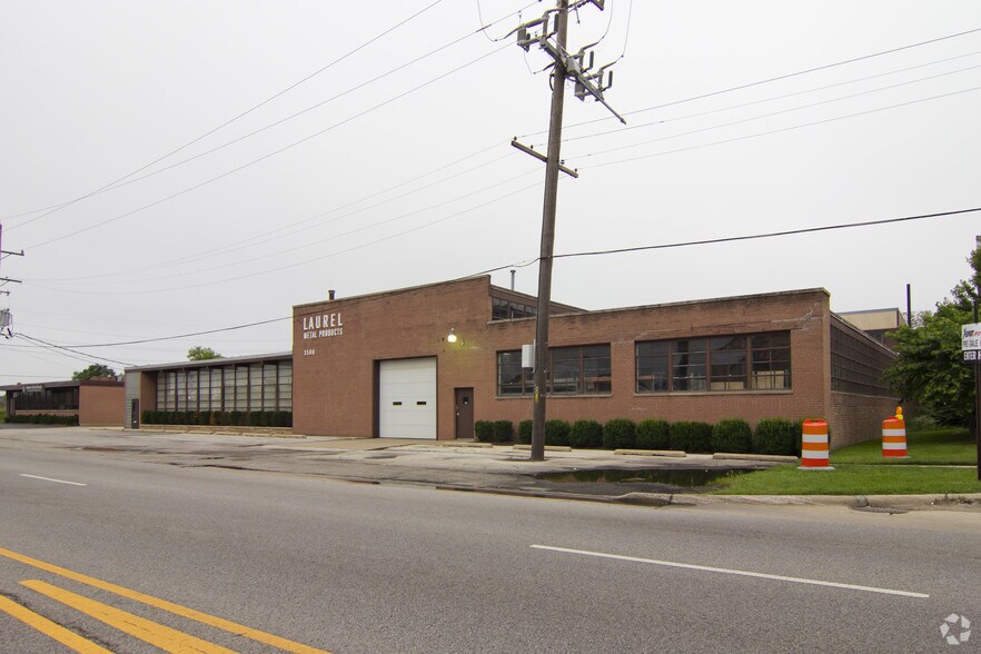 More Photos Of 3500 W Touhy Ave, Lincolnwood Warehouse For Sale