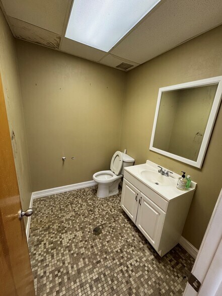 More Photos Of 1910 Park Meadows Dr, Fort Myers Medical For Sale