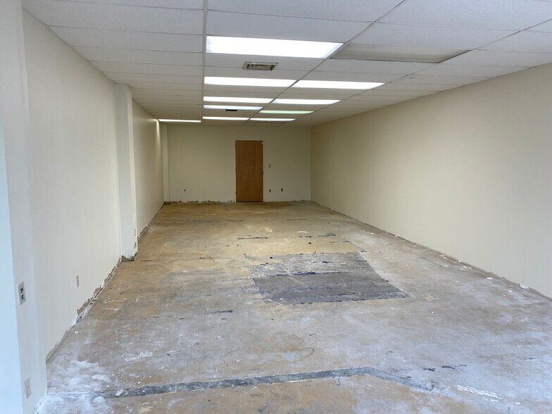 More Photos Of 371 Merrick Rd, Rockville Centre Office For Lease