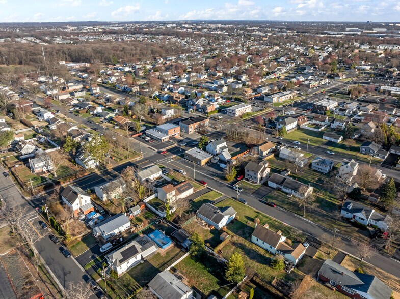 More Photos Of 136 Stelton Rd, Piscataway General Retail For Sale