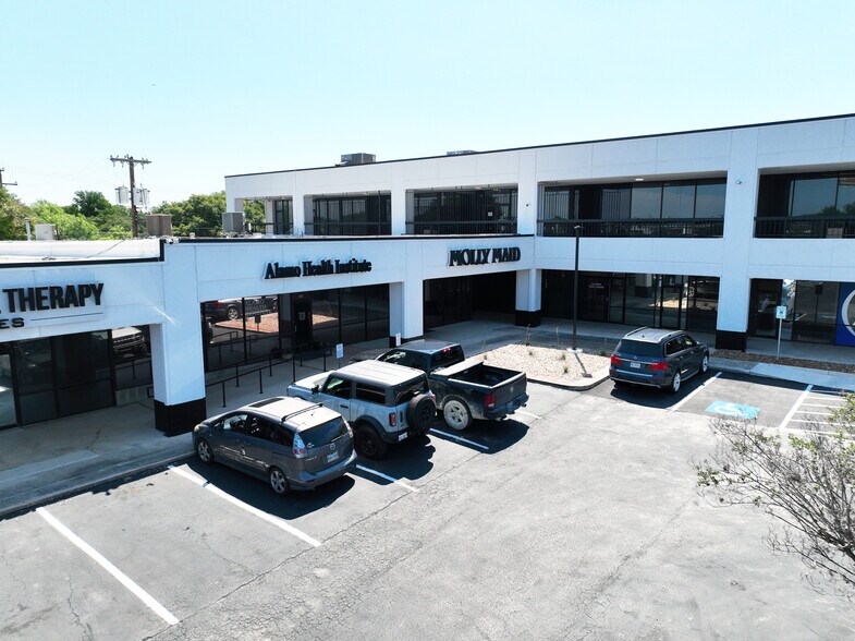 More Photos Of 8131 IH-10 W, San Antonio Unknown For Lease