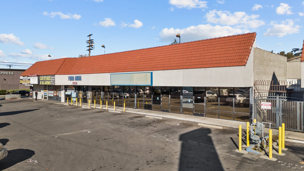 Primary Photo Of 15251-15255 Roscoe Blvd, North Hills General Retail For Lease