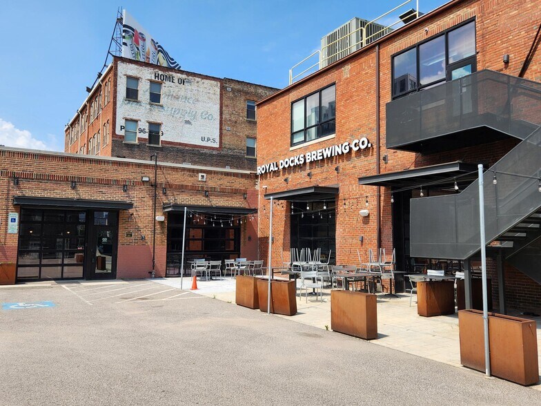 More Photos Of 2814 Detroit Ave, Cleveland Office For Lease