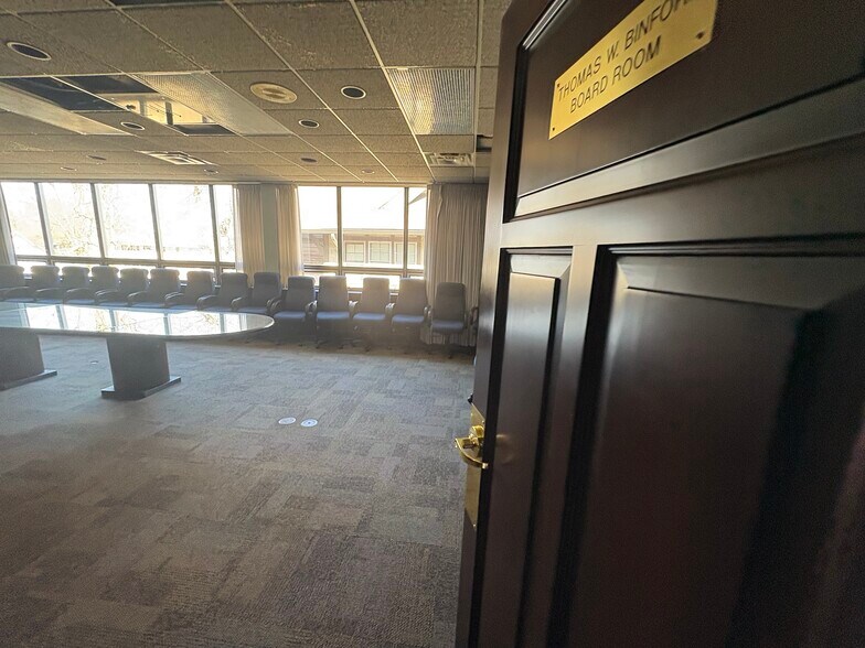 More Photos Of 3550 N Washington Blvd, Indianapolis Medical For Lease