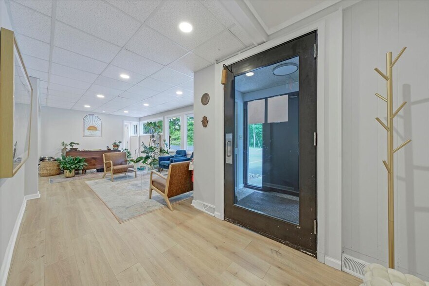 More Photos Of 40 Sunset Ridge Rd, New Paltz Medical For Sale