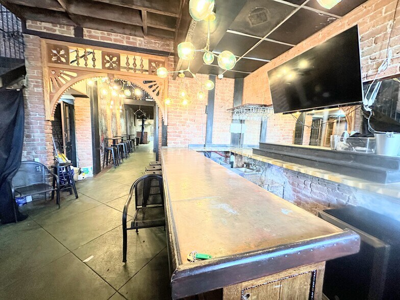More Photos Of 1910 Magazine St, New Orleans Storefront Retail Residential For Lease