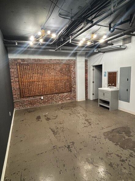 More Photos Of 3829-3835 Main St, Kansas City Apartments For Lease