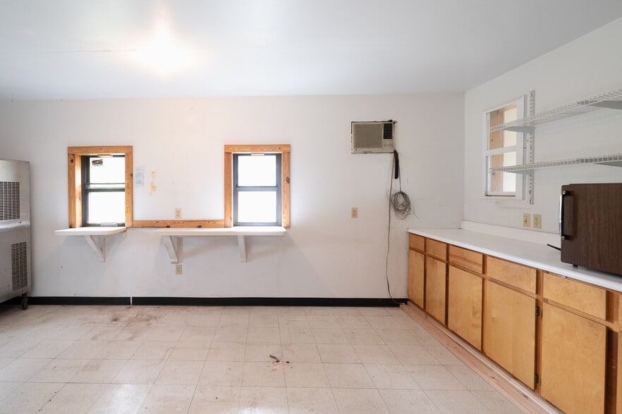 More Photos Of 167 Hill Rd, Kingston Sports And Entertainment For Sale