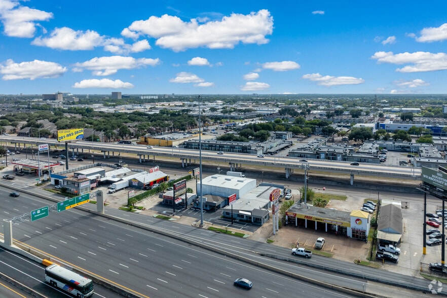 More Photos Of 5633 Southwest Fwy, Houston Freestanding For Lease