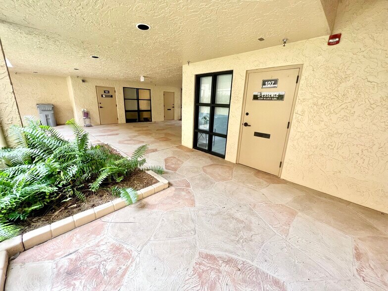 More Photos Of 2650 Bahia Vista St, Sarasota Medical For Sale