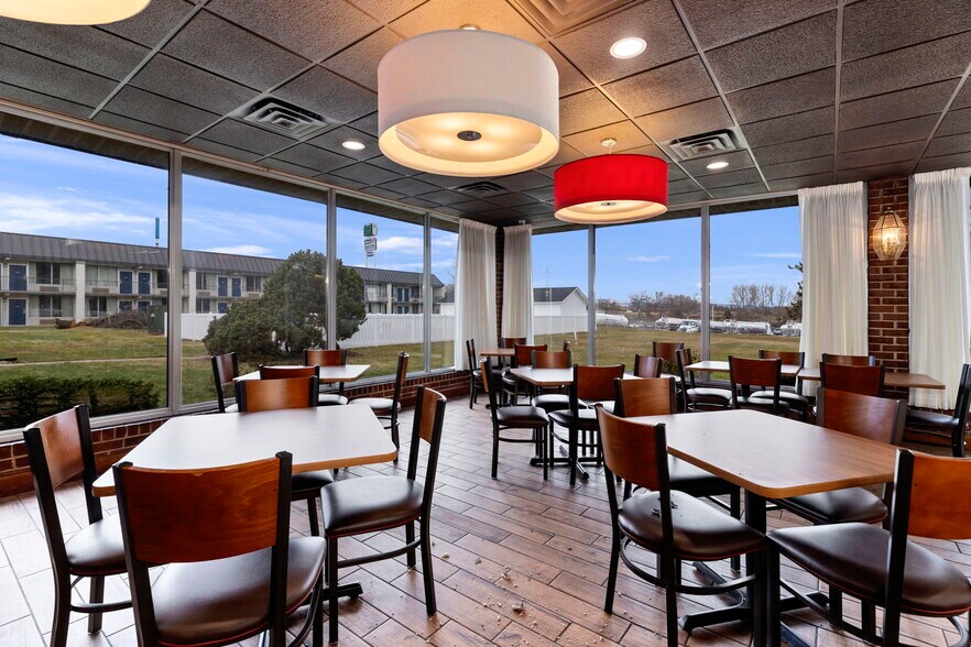 More Photos Of 250 Conicville Rd, Mount Jackson Hotel For Lease