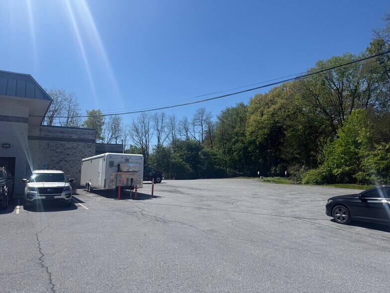 More Photos Of 6375 Basehore Rd, Mechanicsburg Distribution For Sale