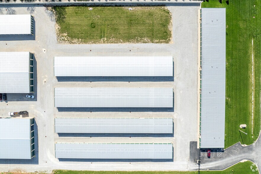 More Photos Of 10816 Fancher Rd, Westerville Warehouse For Lease