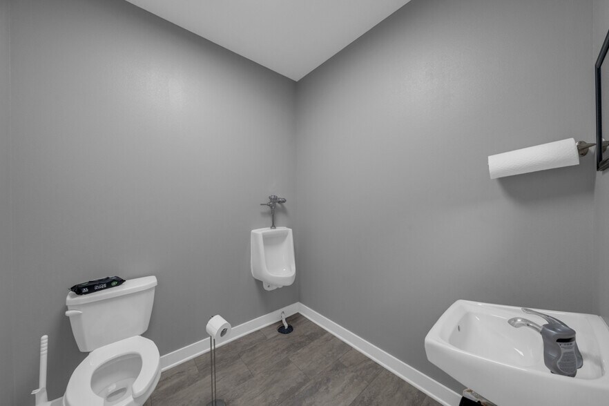 More Photos Of 2618 Eastgate Dr, Boone Industrial For Sale