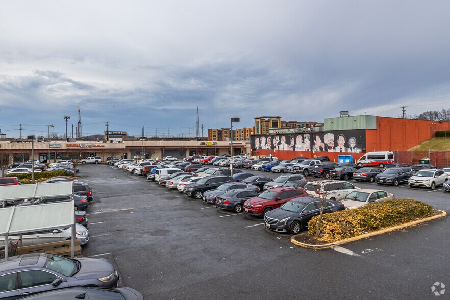 More Photos Of 322 40th St NE, Washington Office For Lease