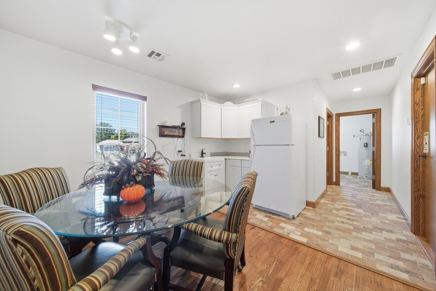 More Photos Of 601 S Cherokee St, Catoosa Office For Sale