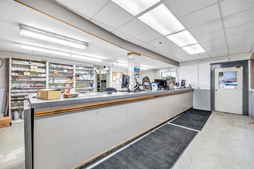 More Photos Of 1988 E Mason St, Green Bay Auto Dealership For Sale