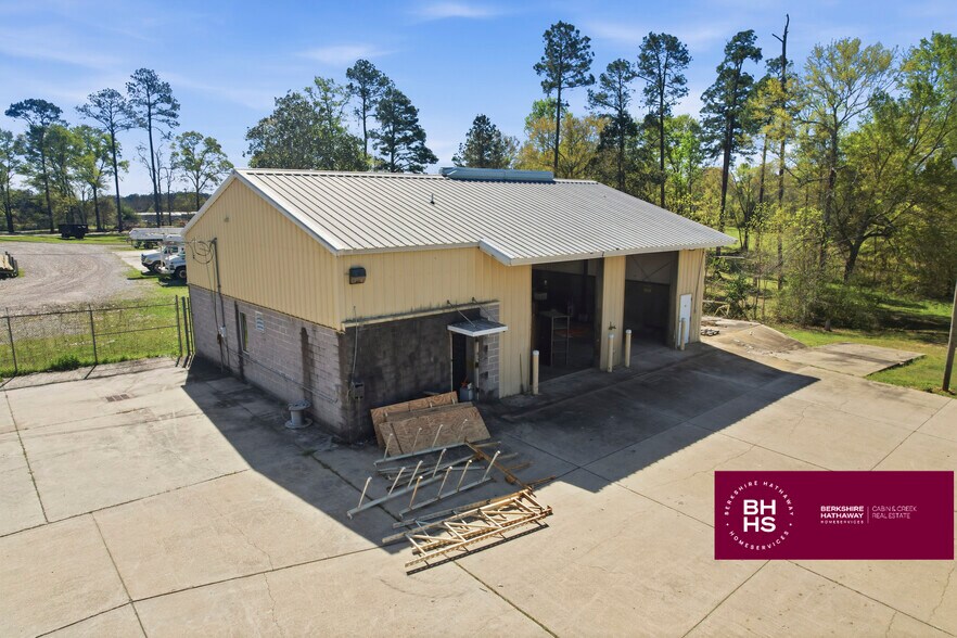 More Photos Of 3012 US-98, Mccomb Flex For Sale