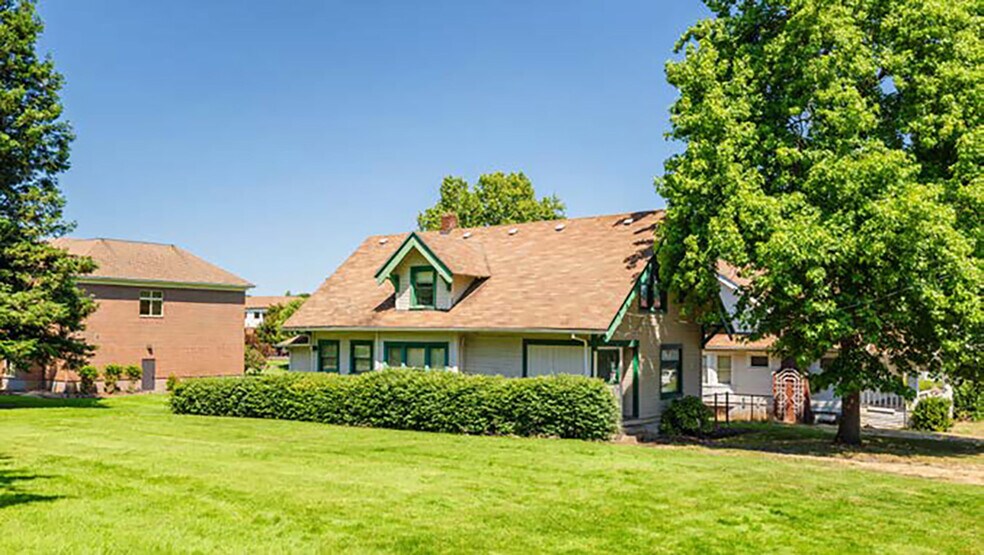 More Photos Of 8435 NE Glisan St, Portland Specialty For Sale