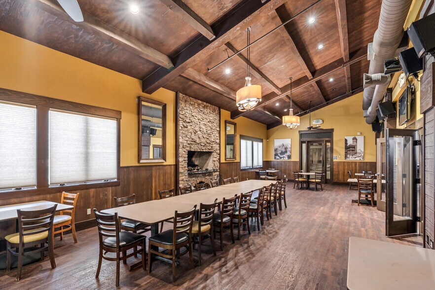 More Photos Of 1180 Airport Park Blvd, Ukiah Restaurant For Lease