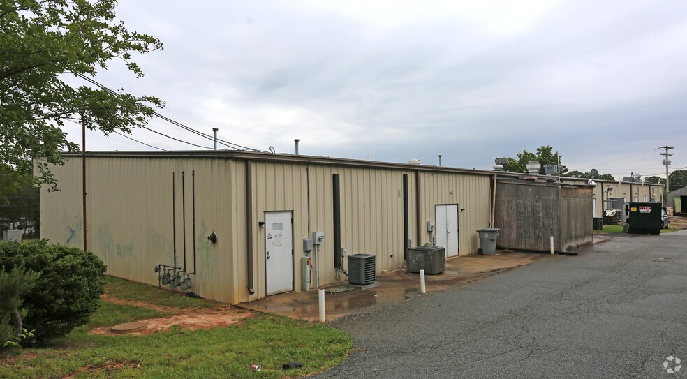 More Photos Of 2419 N Fayetteville St, Asheboro Freestanding For Lease
