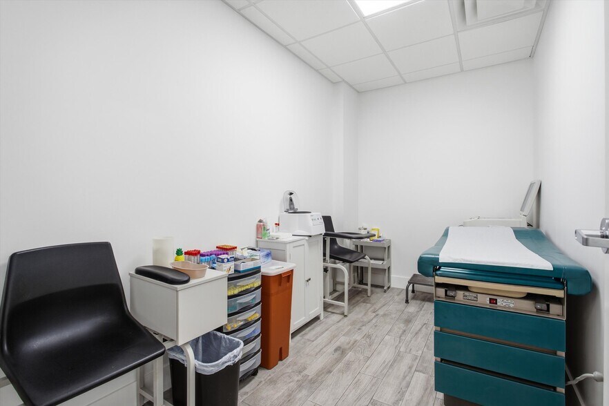 More Photos Of 10450 NW 33rd St, Doral Office For Sale