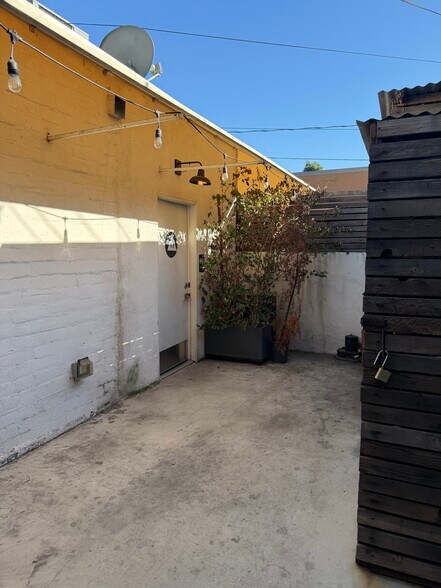 More Photos Of 1822 N Broadway, Los Angeles Storefront Retail Office For Sale