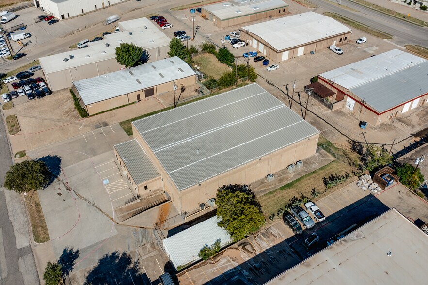 More Photos Of 3605 Kim Dr, Irving Distribution For Lease