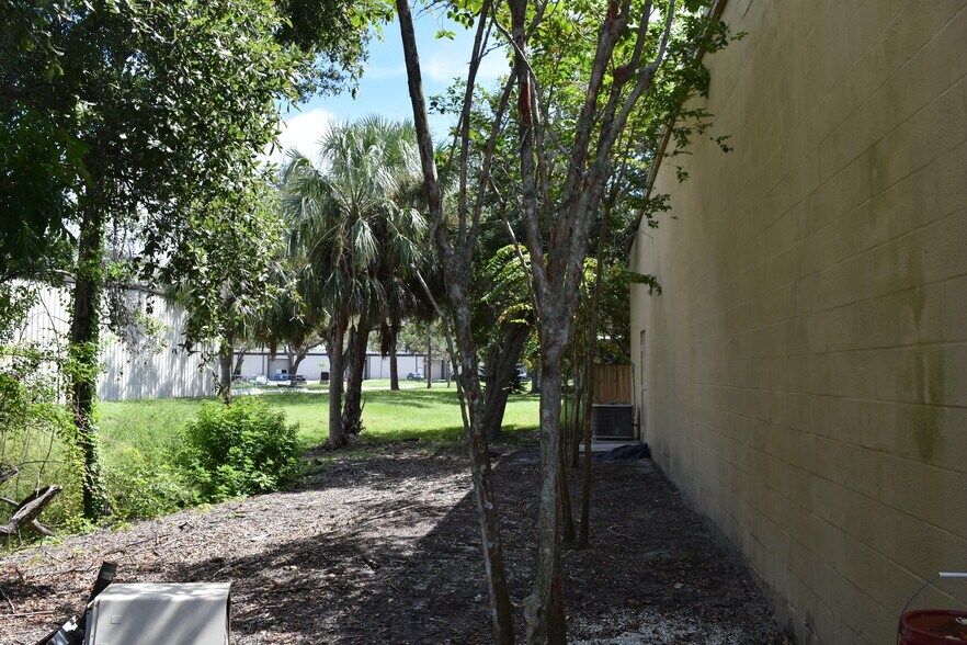 More Photos Of 11715 87th St N, Largo Warehouse For Sale