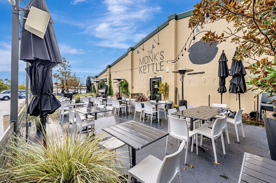 More Photos Of 621-655 Del Ganado Rd, San Rafael Storefront For Sale