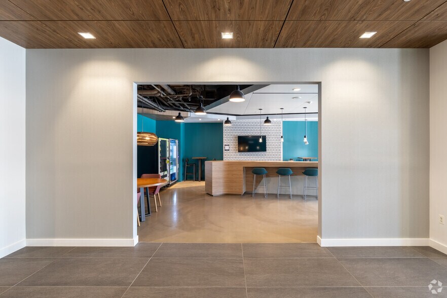 More Photos Of 1945 Old Gallows Rd, Vienna Medical For Lease