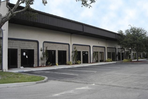 More Photos Of 12165 Metro Pky, Fort Myers Light Manufacturing For Lease