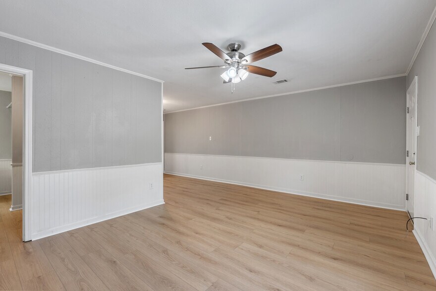 More Photos Of 16 Linder Rd, Greenbrier Apartments For Sale