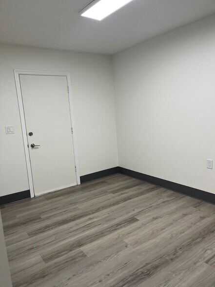 More Photos Of 119 W Plymouth Ave, Deland Unknown For Lease