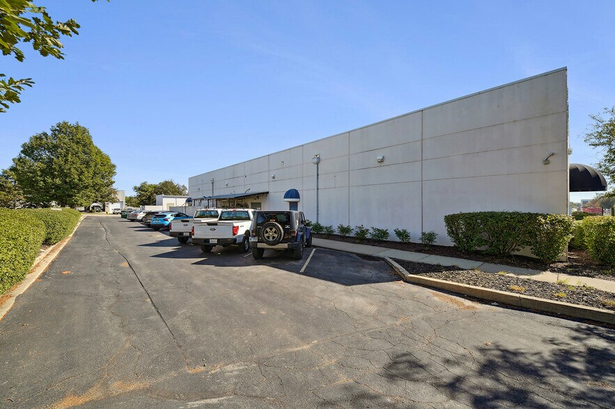 More Photos Of 725 Oakridge Dr, Romeoville Service For Sale