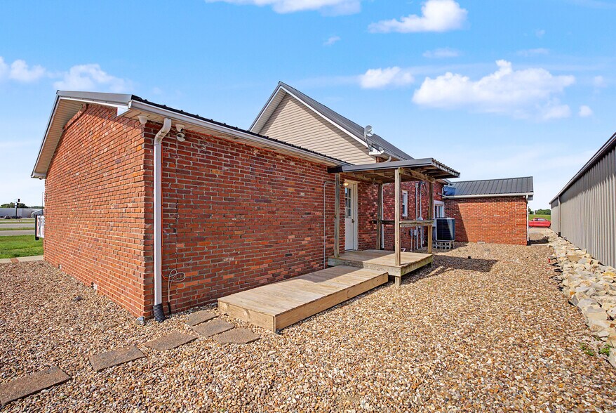 More Photos Of 2102 N Outer Dr, Dexter Office For Sale