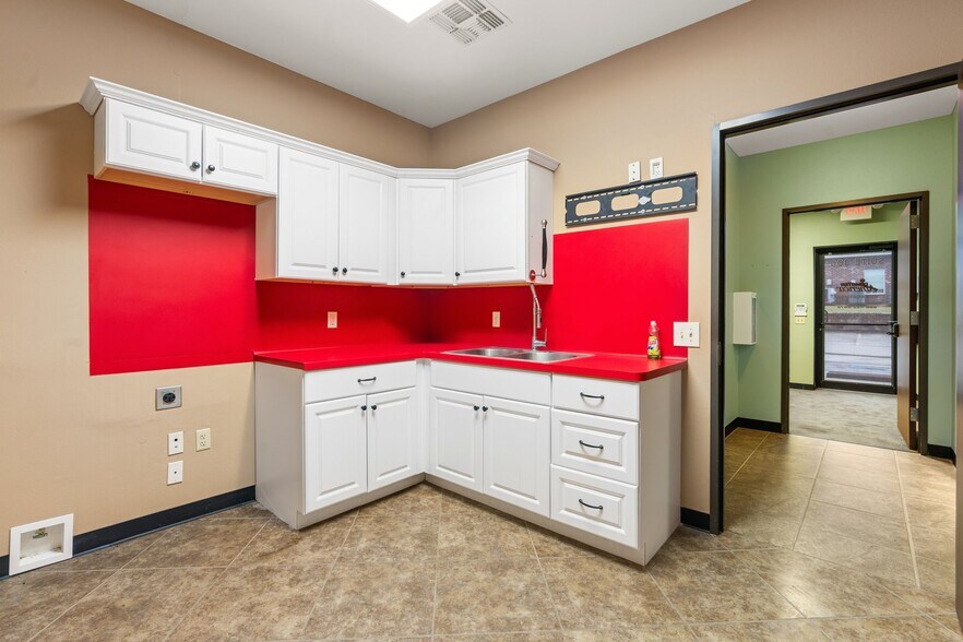 More Photos Of 18920 Freeport Dr, Montgomery Industrial For Sale