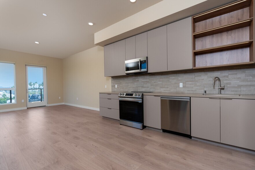 More Photos Of 1511 N Fairfax Ave, Los Angeles Apartments For Lease