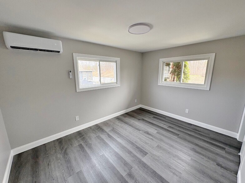 More Photos Of 113 N Chestnut St, New Paltz Office Residential For Lease