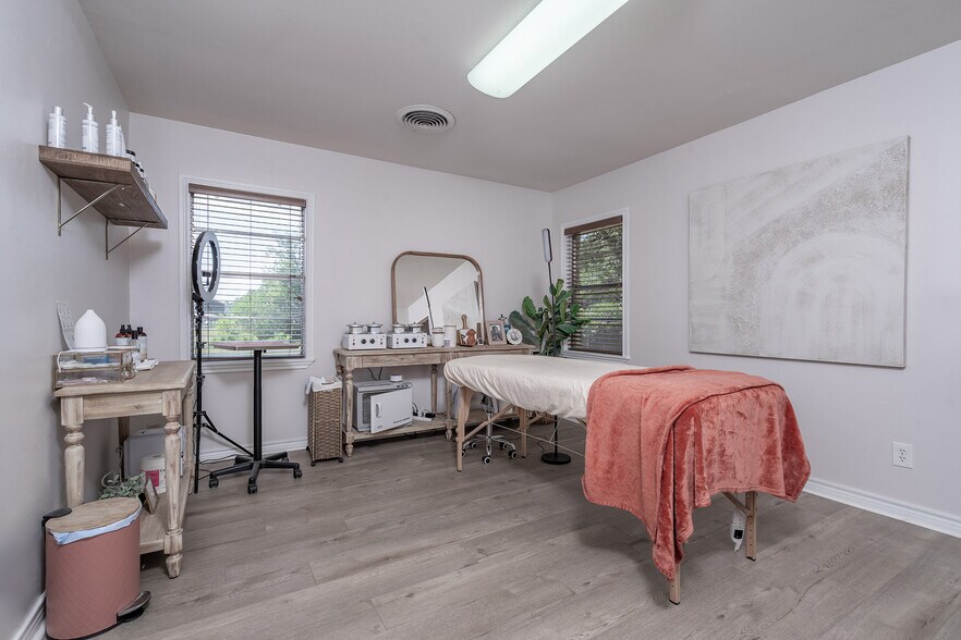 More Photos Of 1353 Main St, Liberty Hill Office For Sale