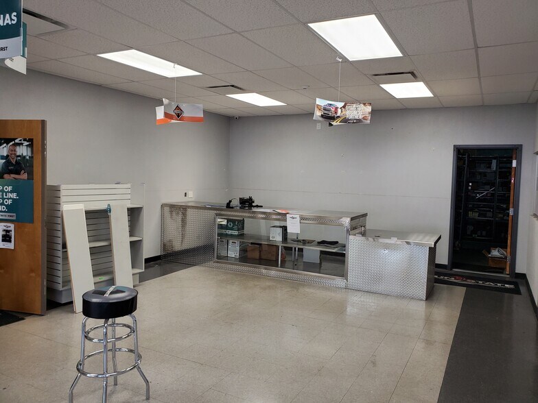 More Photos Of 2100-C Palmetto St, Clearwater Warehouse For Lease
