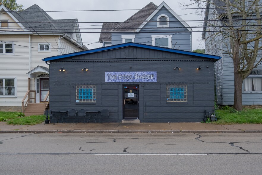 Primary Photo Of 870 4th Ave, Coraopolis Bar For Sale