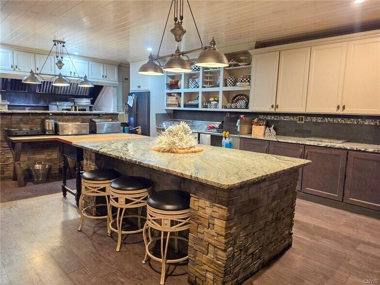 More Photos Of 6266 Lakeshore Rd, Verona Beach Restaurant For Sale