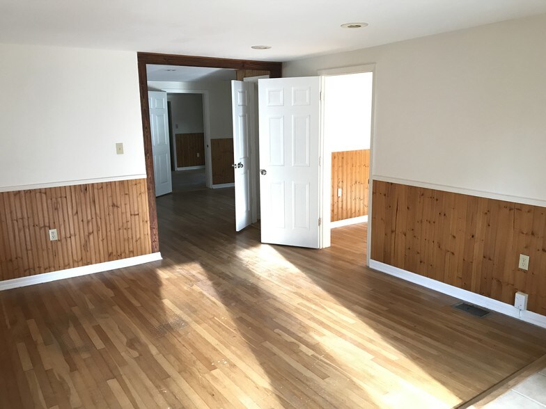 More Photos Of 12409 Curley St, San Antonio Loft Creative Space For Sale