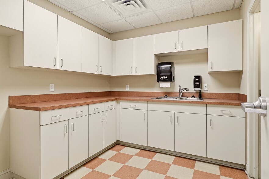 More Photos Of 9 San Bartola Dr, Saint Augustine Medical For Sale