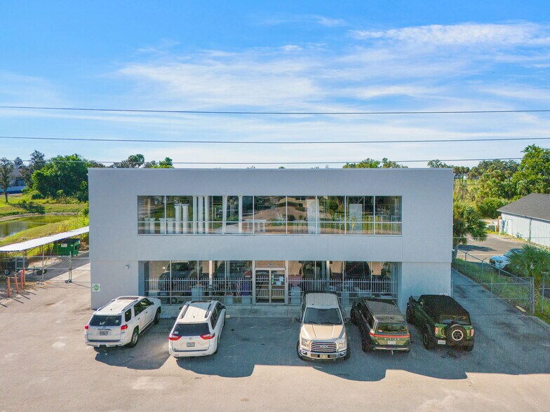 More Photos Of 204 44th Ave E, Bradenton Freestanding For Lease