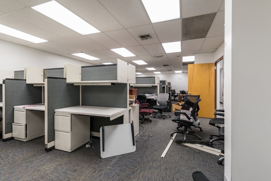 More Photos Of 166-170 Jericho Tpke, Floral Park Loft Creative Space For Lease