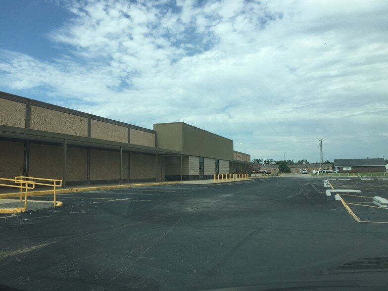 More Photos Of 727 W Petree Rd, Anadarko Unknown For Lease