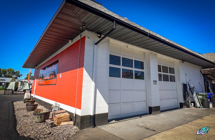 More Photos Of 786 NE Burnside Rd, Gresham Auto Dealership For Sale